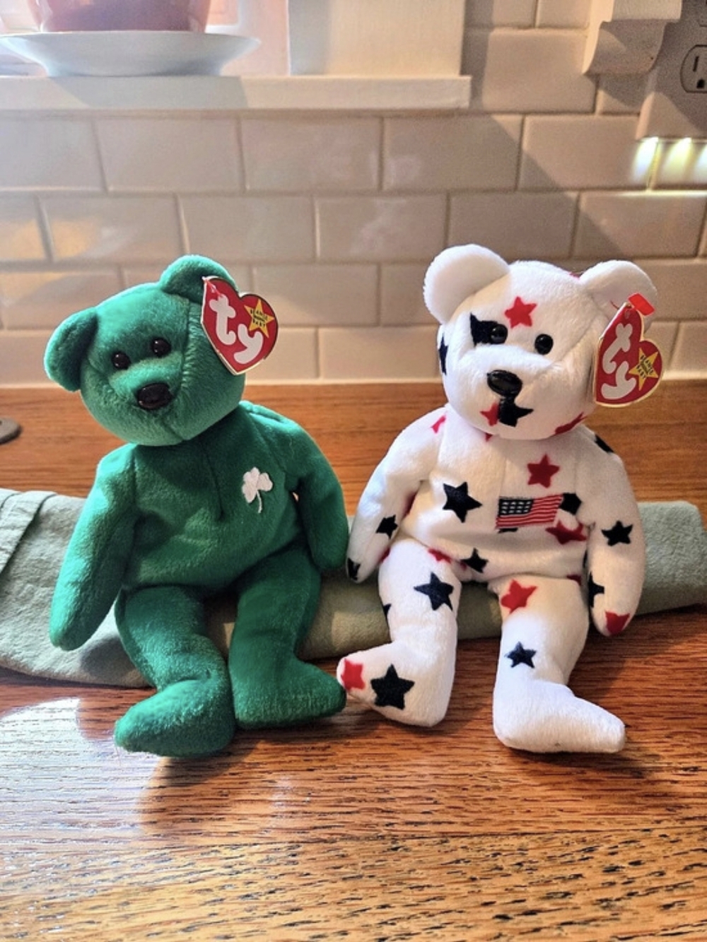 Ty Glory and Erin Beanie Babies Bears Green & White